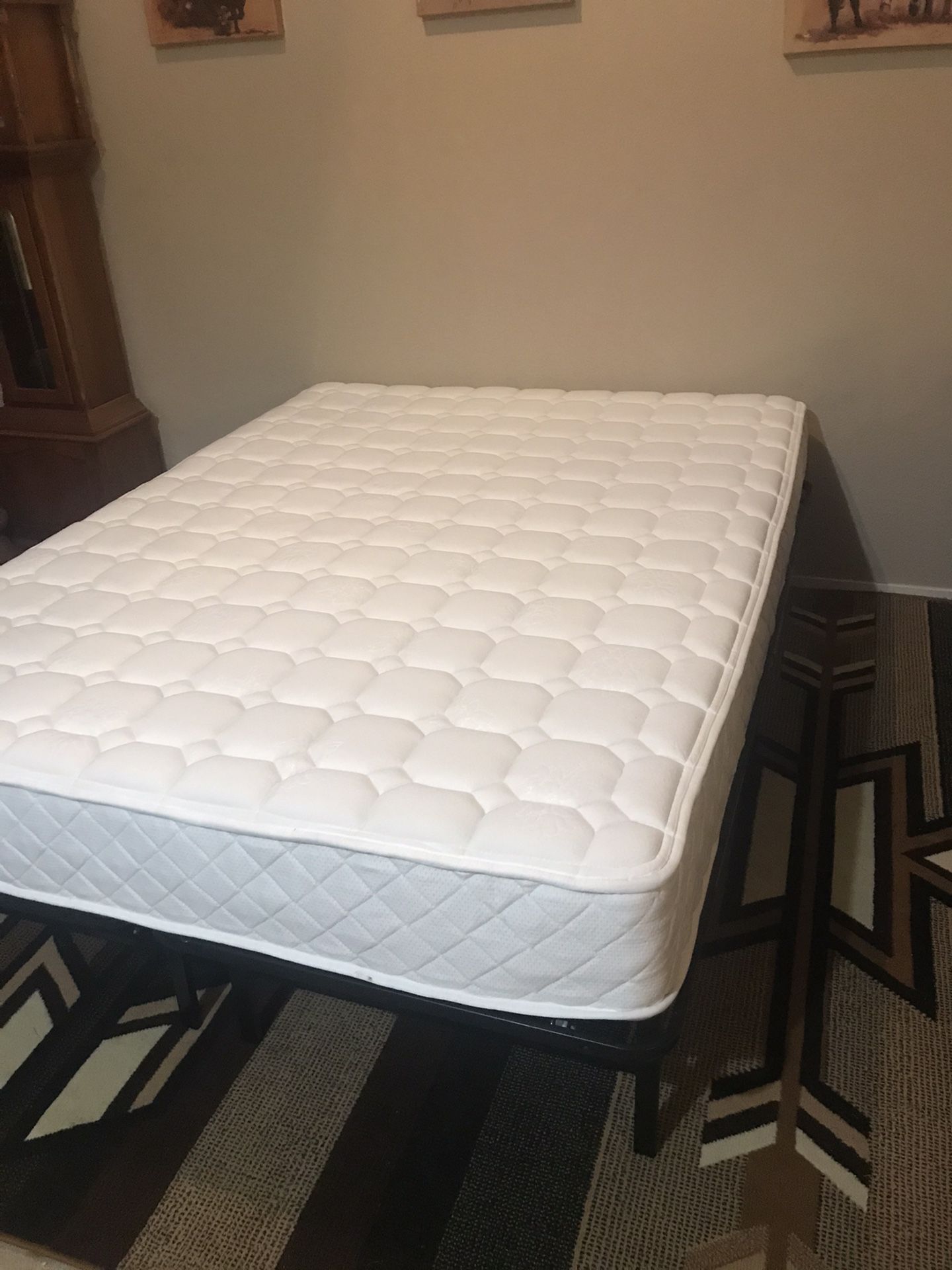 Super nice queen bed like new