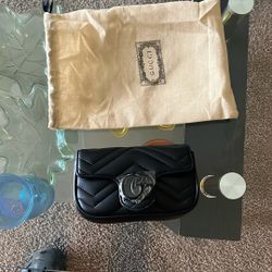 Gucci GG Small Marmont Shoulder Bag 