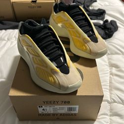 Yeezy 700s