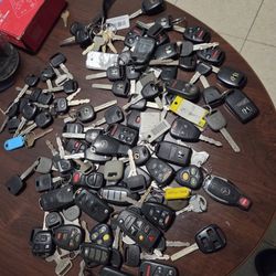 Vendo Mas De 150  Yaves De Muchas Marcas De Carro 