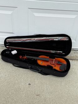 Violin with Bow and Casewood. 1/4
