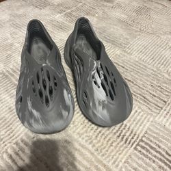 Foam Runner Grey And White