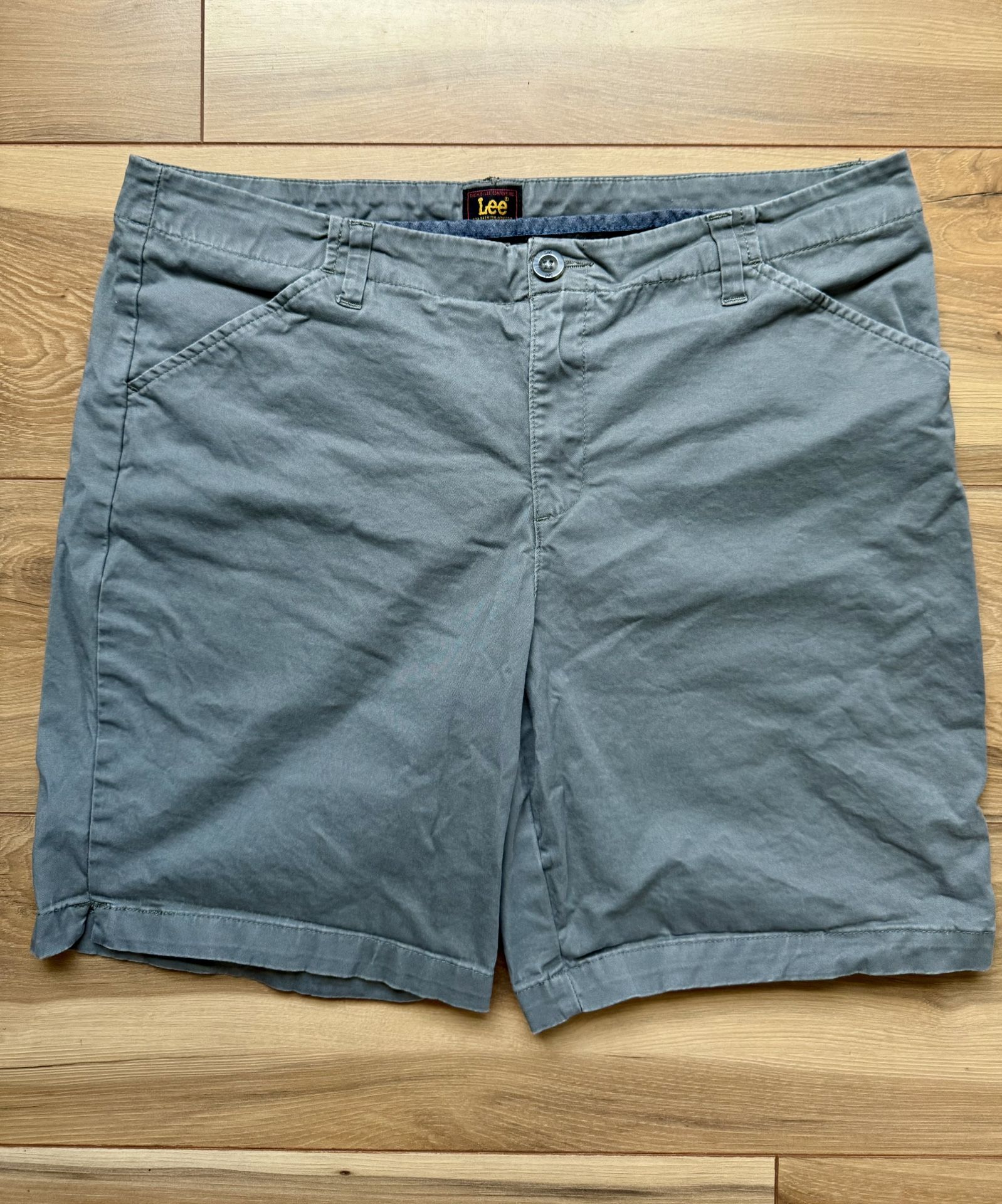 Lee Women's Legendary 9" Chino Bermuda Short Green 16