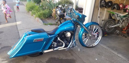 Harley davidson street glide with 30 inch wheel for sale deals