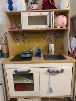 Toddler Play Kitchen with Faucet and Sink