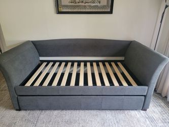 Twin Size day bed w/ Trundle