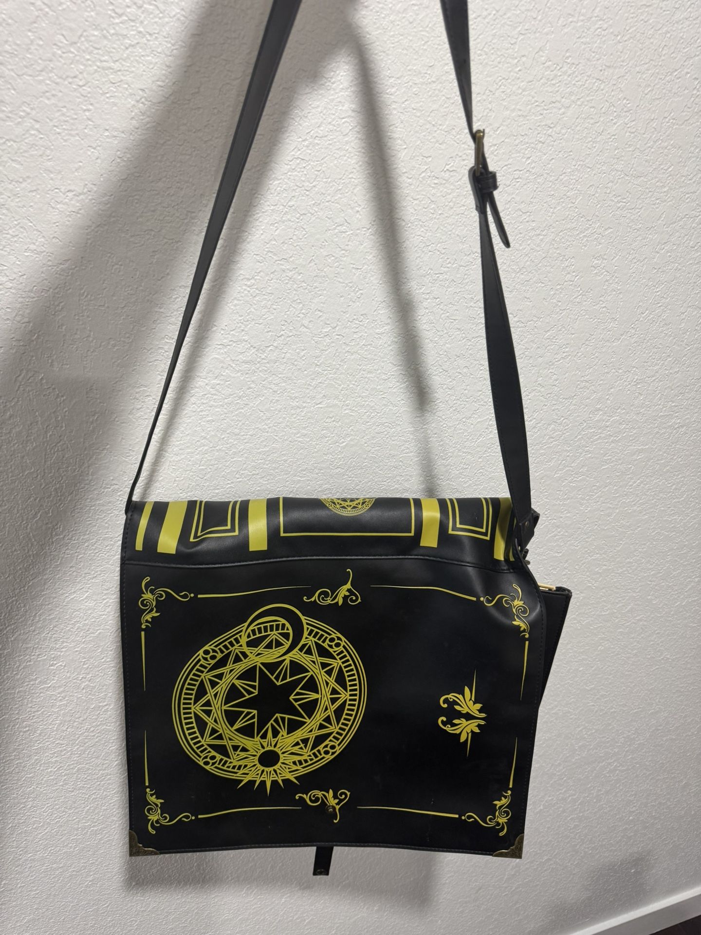 Thinkgeek Black Magic Spell Book Messenger Bag