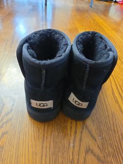 Kid size Ugg boots size 3