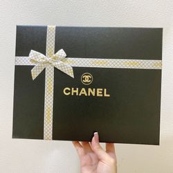 *READ DESCRIPTION* Chanel 9-Piece Gift Set