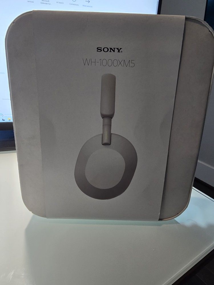 New Sony Headphones WH-1000XM5 White