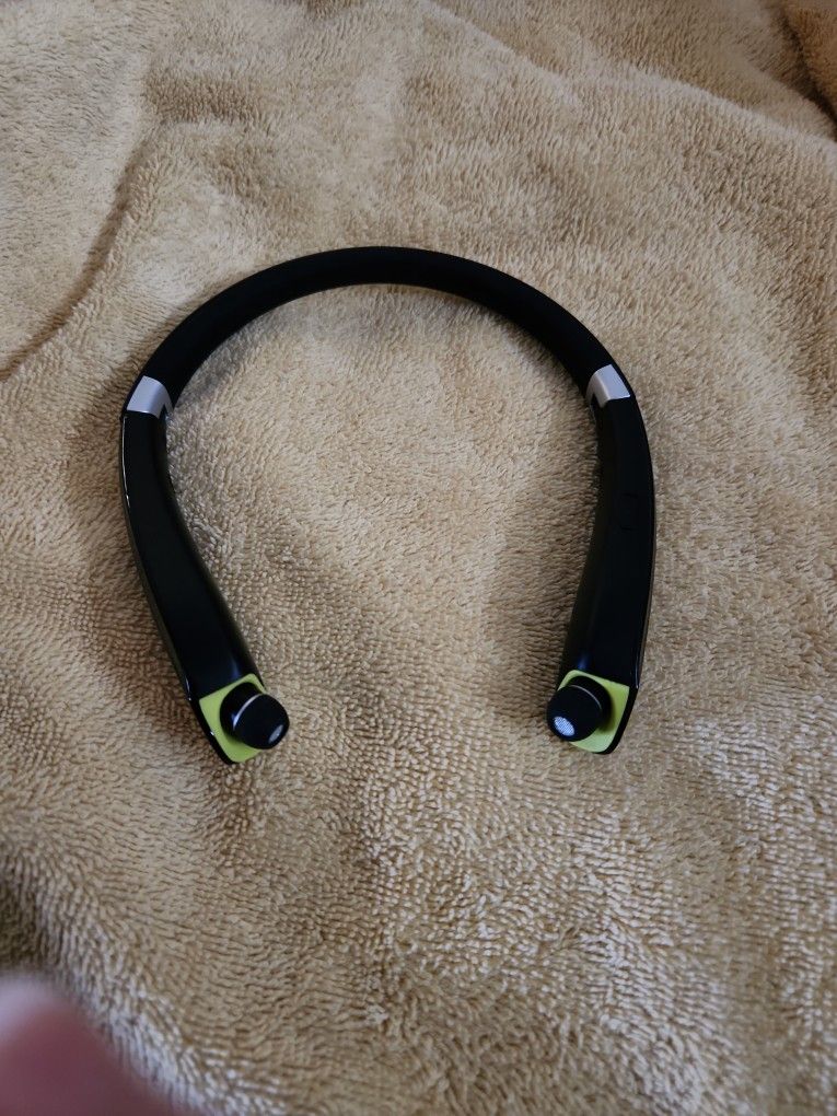 Foldable wireless headset