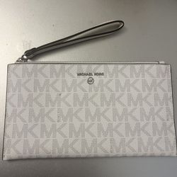Mk Wallet Like New 10x6 