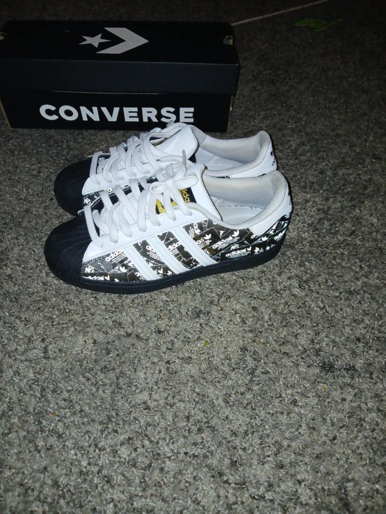 Black And White Adidas With Adidas Words On The Side And They A Size 8 In Men
