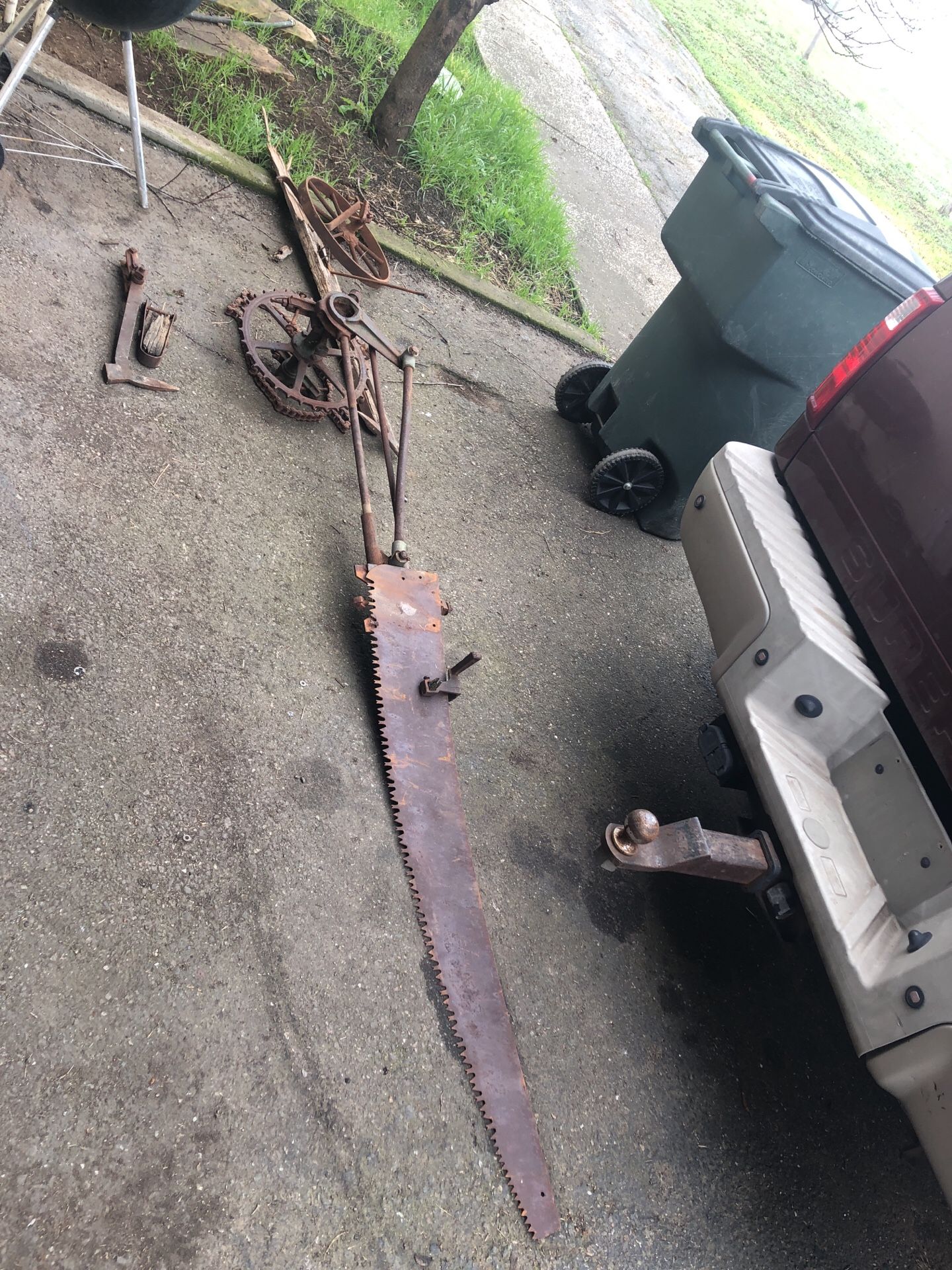 Antique vintage drag wood saw chain pulley sprocket mill