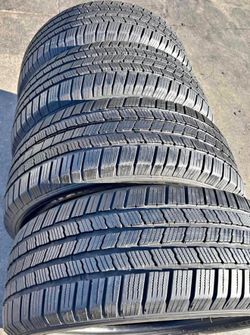 245/75/17 Michelin LT 📍📍 Selling a set of 4 tires with 80% tread life remaining 📍🌟