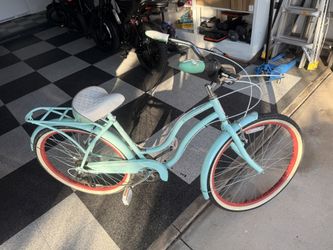 Schwinn Woman’s Beach Cruiser