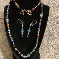 30”(HELLO KITTY)necklace W/multiple precious Stones,with Crystals And Rhinestones With Matching Earrings 