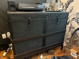 Ludlow Trunk Bar Cabinet (44.5")