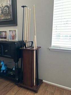 Brunswick Heritage Cue Holder With 4 Cues
