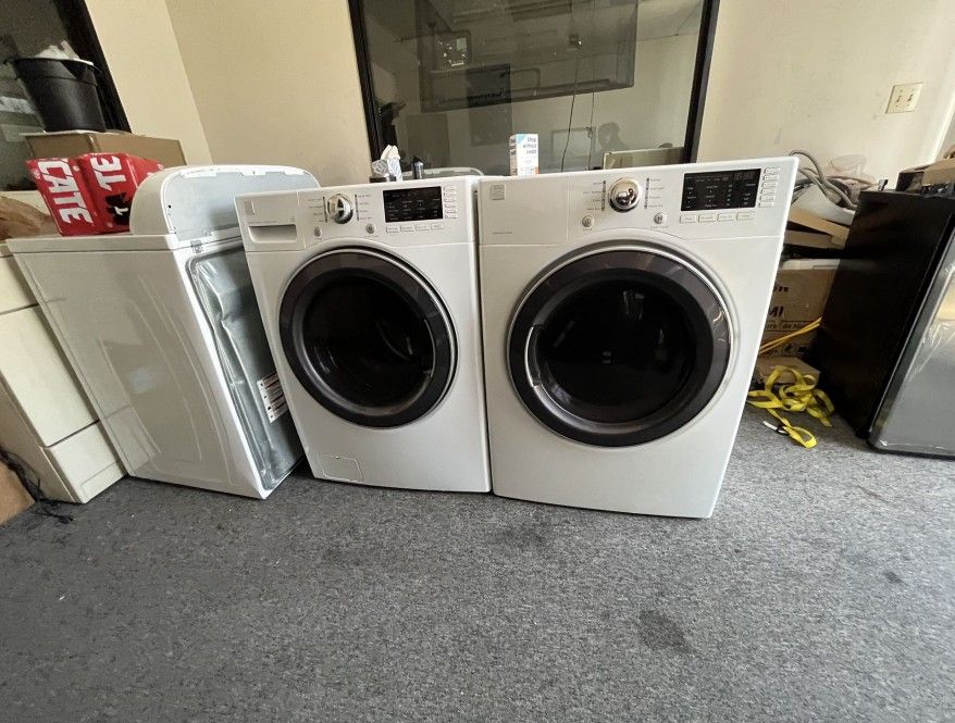 WHITE KENMORE WASHER DRYER FRONT LOAD SET