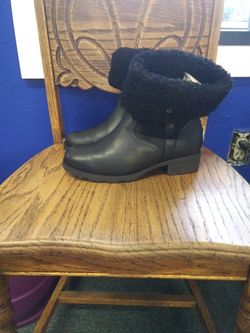 UGGS Bellvue 2 Boots Size 8.5