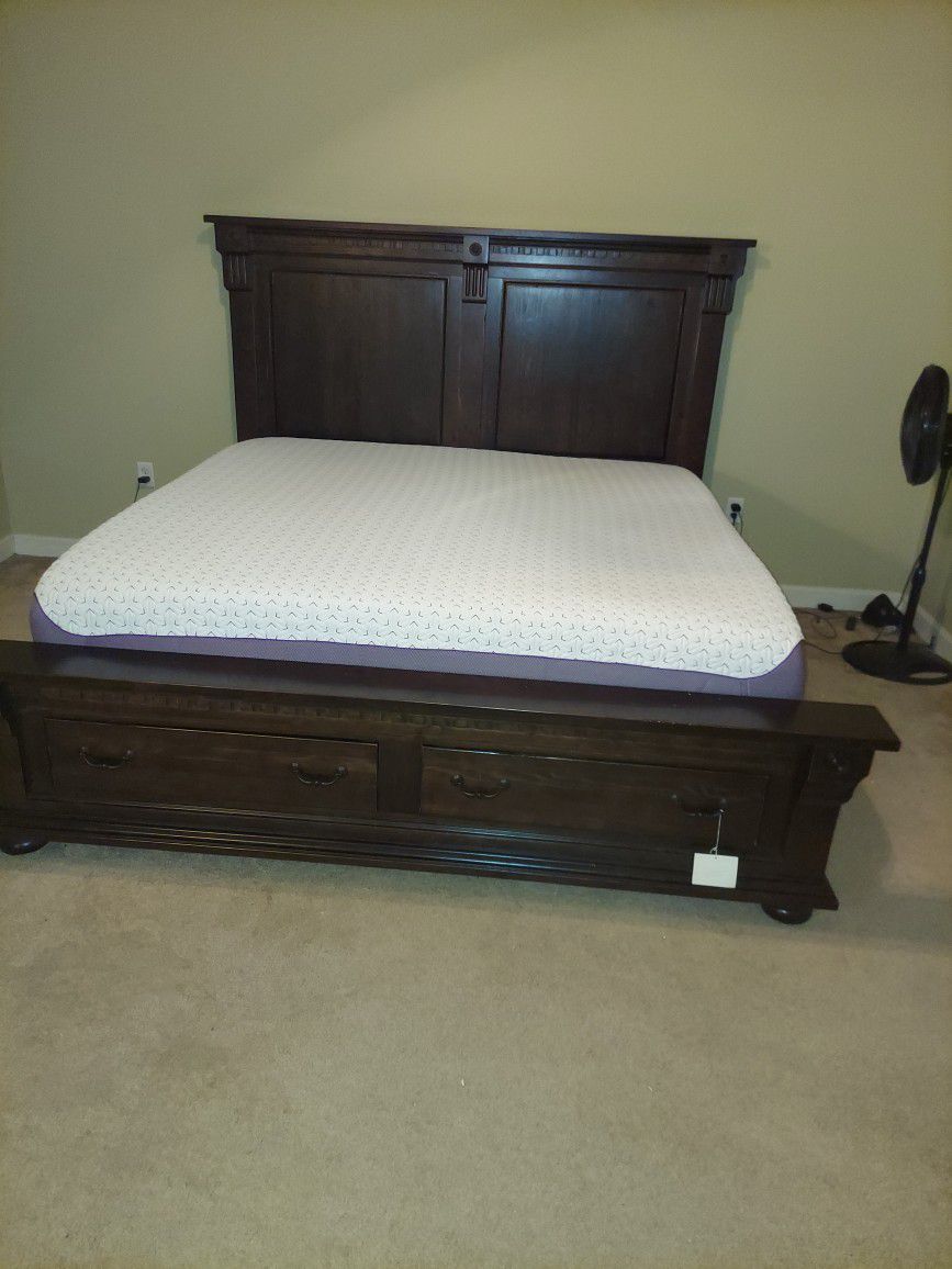 King Bed Without Mattress