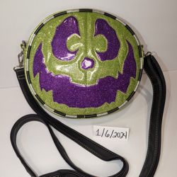 Love pain and stitches x monster possee crossbody bag in green