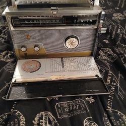 Selling A  Vintage Radio Vintage  Zenith Royal 1000 D Trans Oceanic Weather Marine Broadcast  $400  Obo 