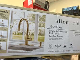 Harlow Simplefit Brushed Gold Single Handle Deck-mount Pull-down Kitchen Faucet with Sprayer