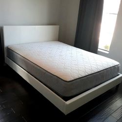 NEW Queen-Size MATTRESS and BOX SPRING. Bed frame not included👍