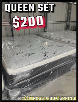 Queen pillow top mattress set
