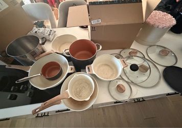 Cookware Set with Lids and Pots