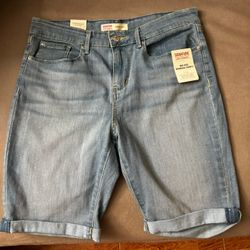 Women’s Levi Shorts 