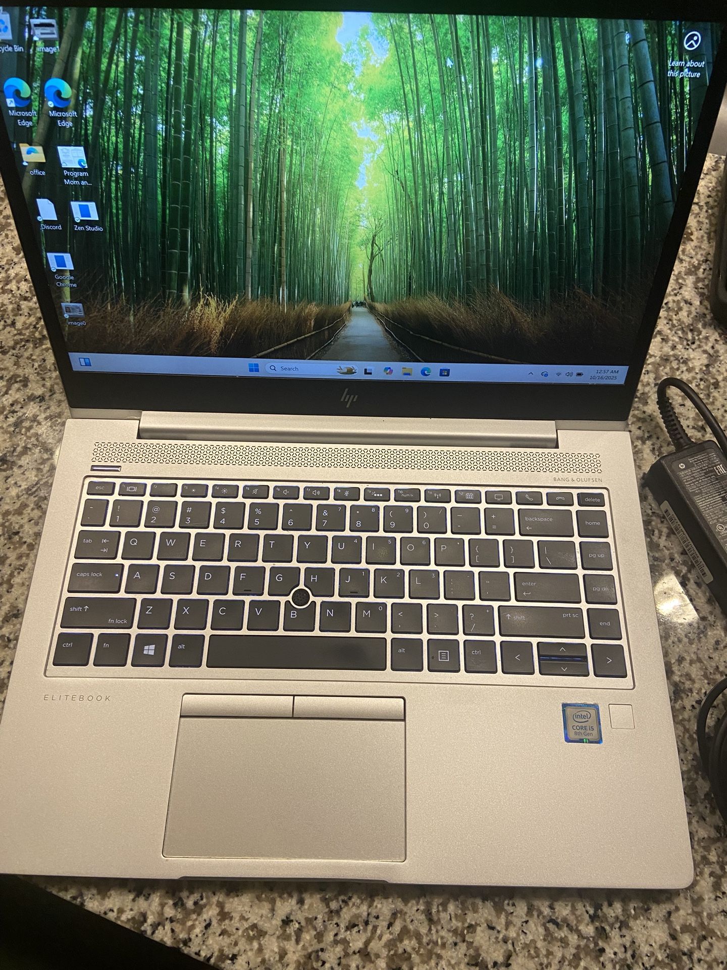 Hp Elitebook Laptop 840 G5 Intel i5  8gb Ram 128gb Ssd - Loose Delete Button - Everything Works Great . Comes With Charger 
