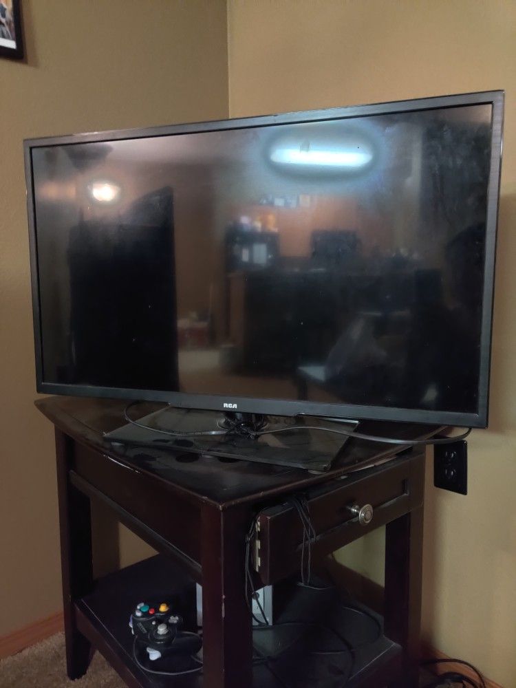 33in RCA TV ( No Controller)