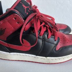 NIKE AIR JORDAN 1 MID
