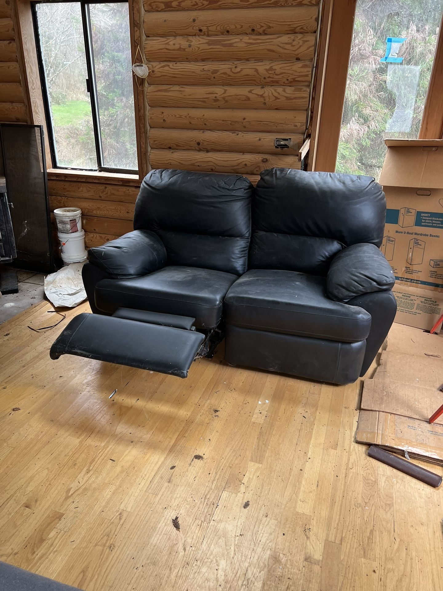 Reclining loveseat