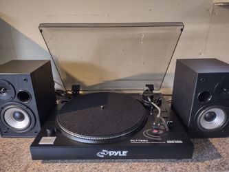 Complete turntable setup. Free Records