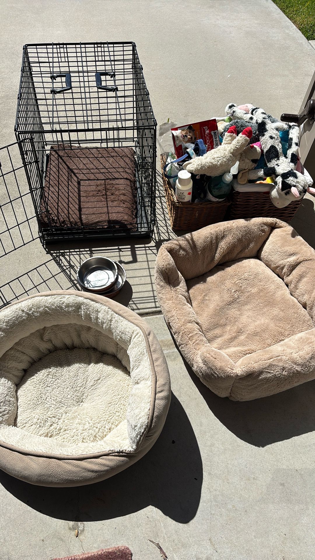 Dog Kennel, Beds, Toys