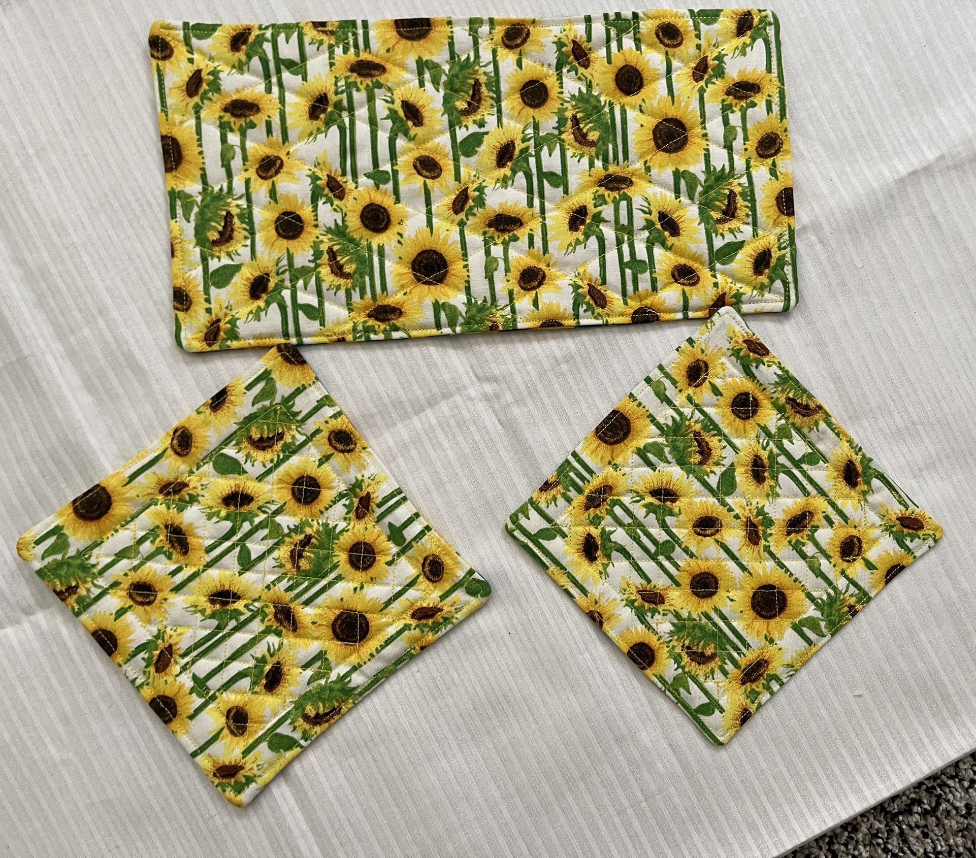 QUILTED COUNTRY SUNFLOWERS MUG RUG & COASTERS SET