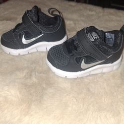 New Toddlers Size 3.C Nike