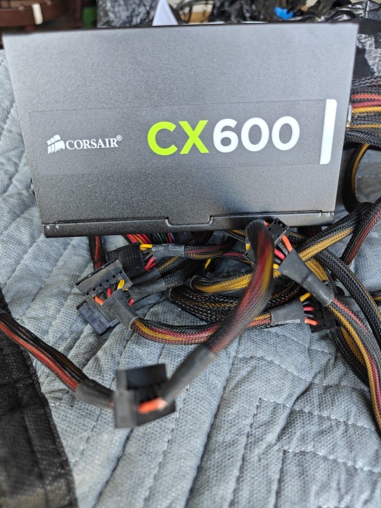 Corsair CX600 PC Power Supply