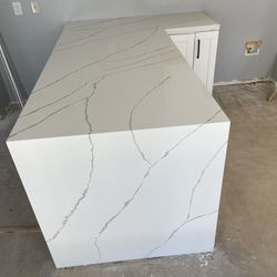 Granite And Quartz Countertops 
