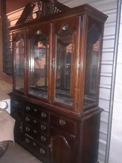 VINTAGE CHINA CABINET IN GOOD CONDITION 7' TALL x 3.5' WIDE