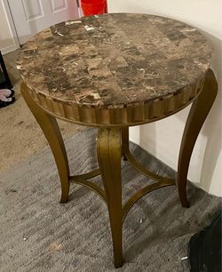 Bar height: Table and chairs