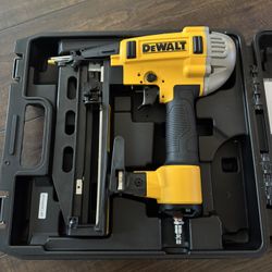 Dewalt 16 Gauge Finish Nailer, with case