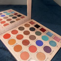 Makeup palette