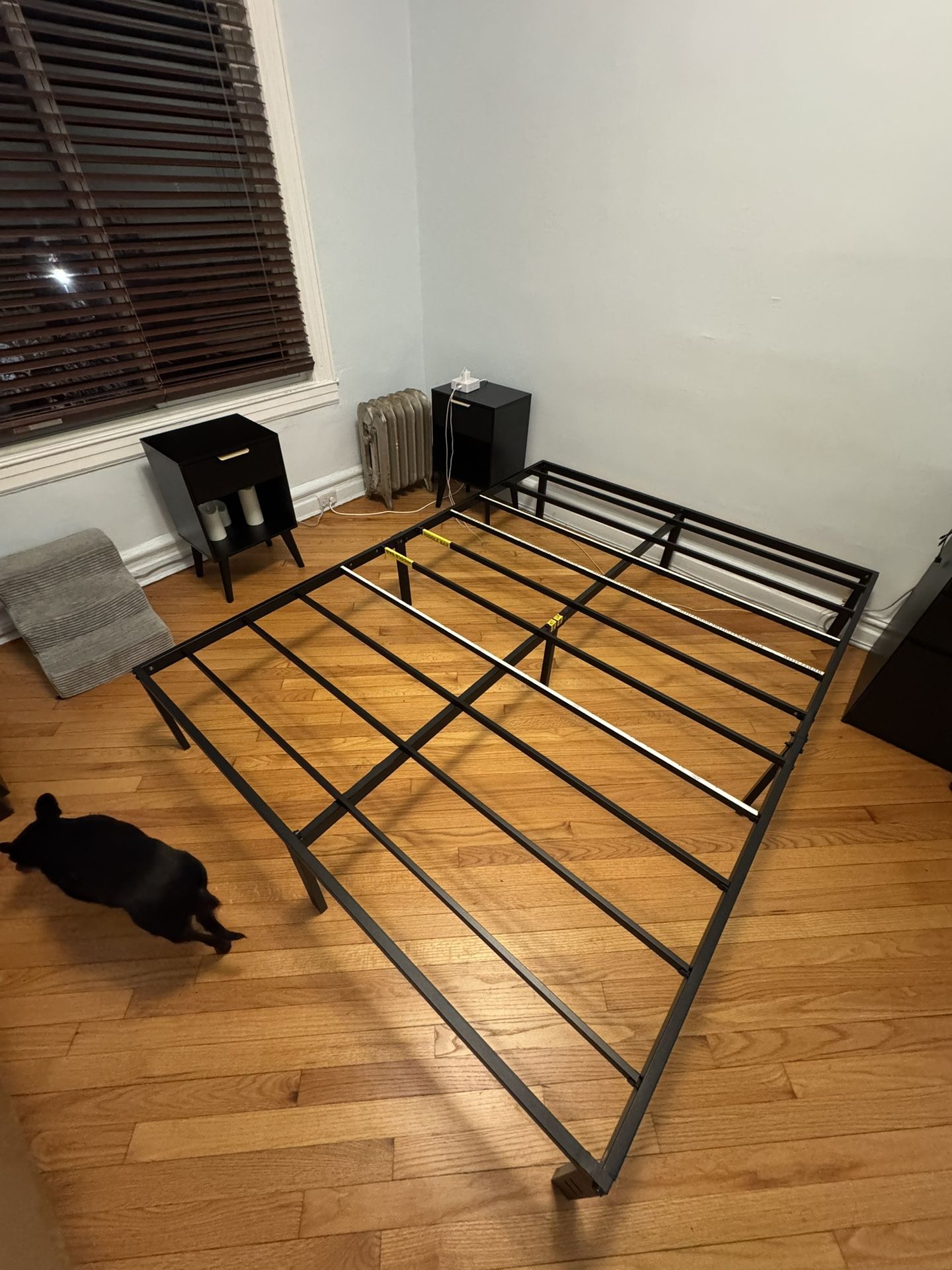 Metal Platform Bed Frame with Heavy Duty Steel Slat Support, No Box Spring Needed, Suitable for Different Headboards