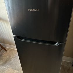 Refrigerator- Mini -fridge  With Freezer - Hisense - Black