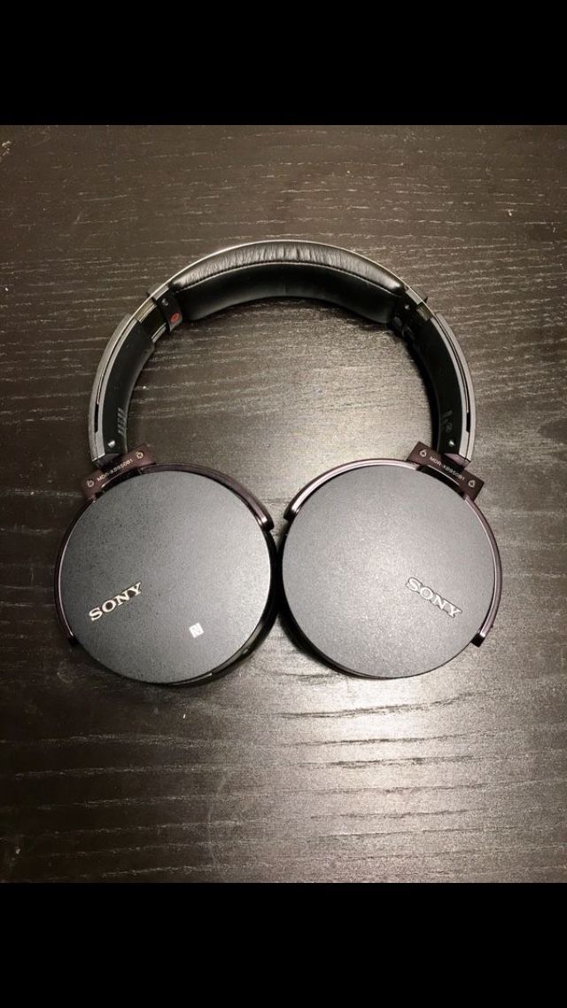 Sony Wireless Headphones *Like New*